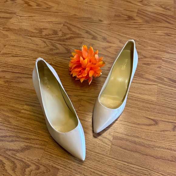 Michael Kors Cream Tan Pumps Size 8 - Picture 1 of 15